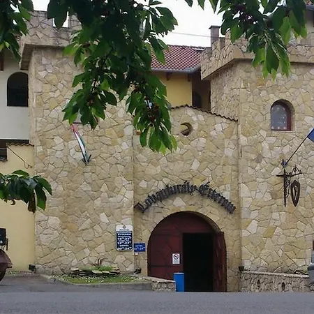 Szt László Lovagkirály 3* Törökbálint